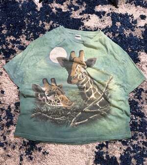 The Mountain Giraffe Graphic T-Shirt XL Green Tie Dye